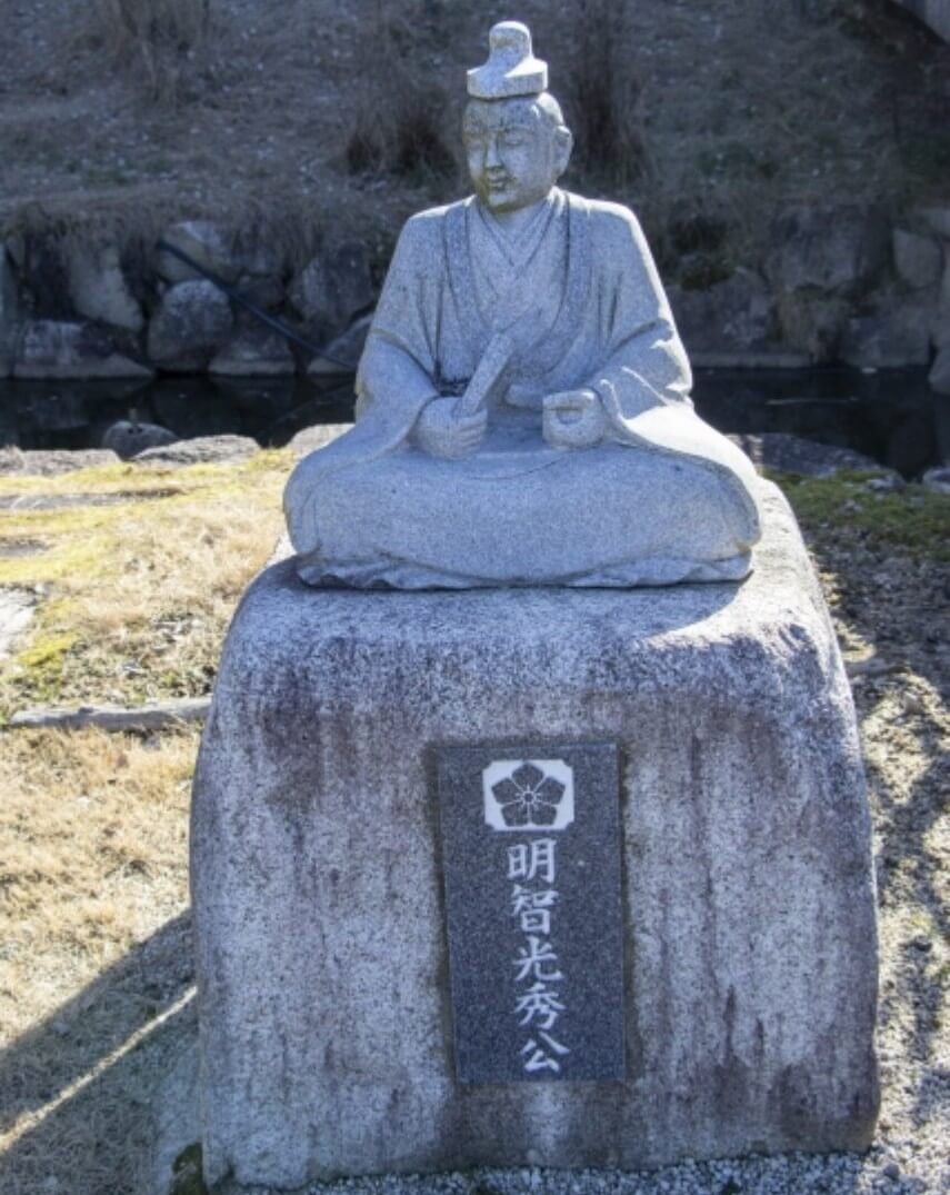 光秀公石像