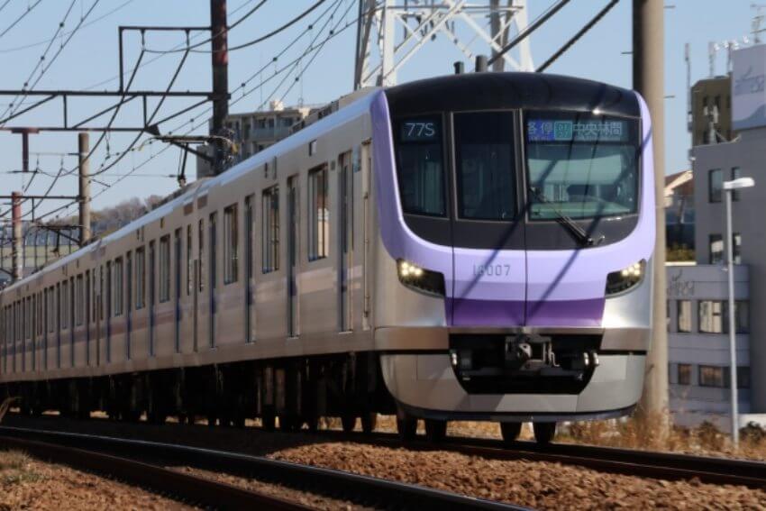 半蔵門線　18000系