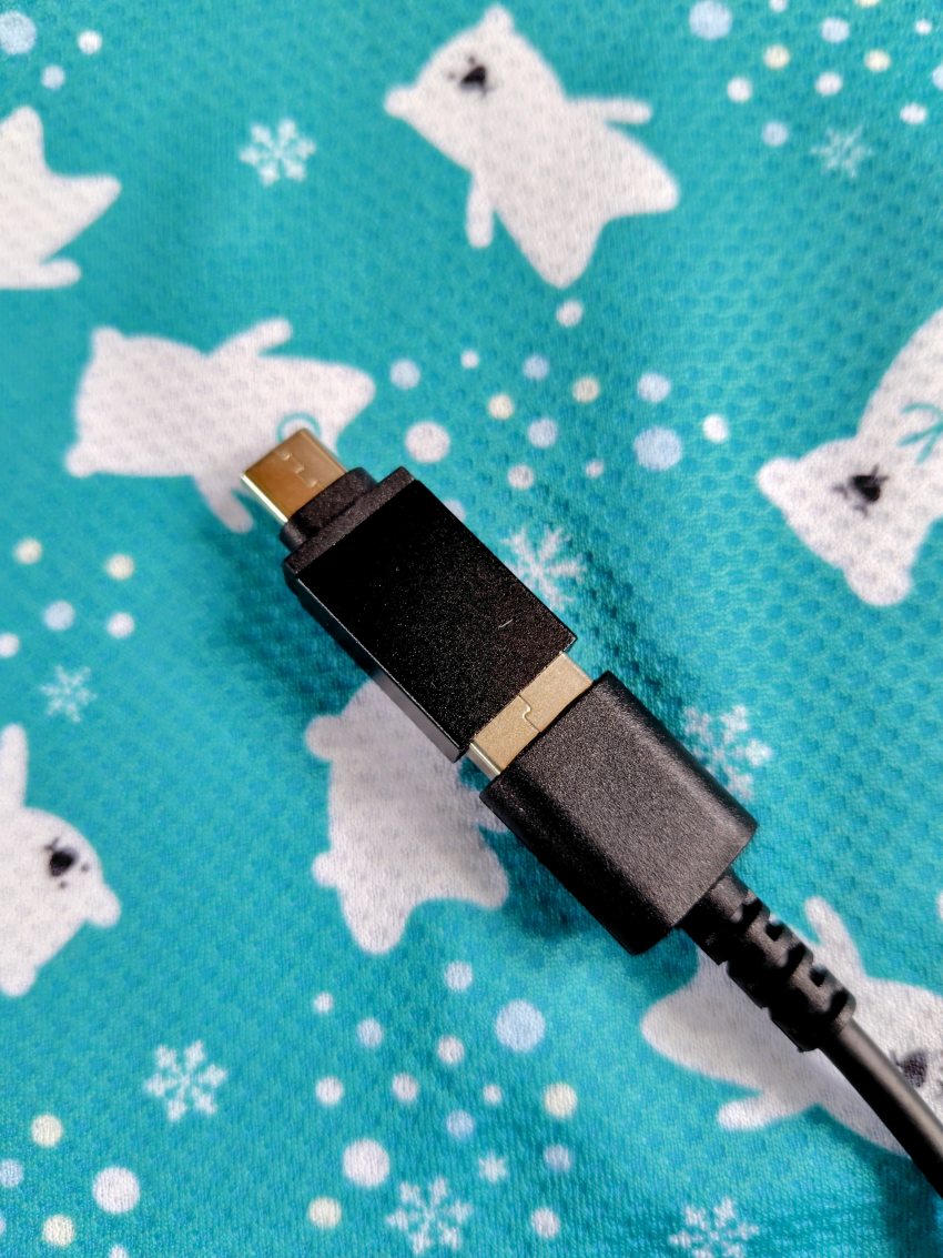 クイックスイッチアダプターとUSBケーブルの差込み